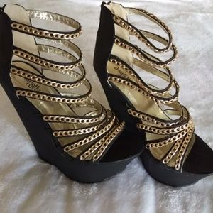 Chained platform wedges